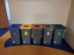 kosze do segregacji odpadów dla placówke oświatowych w Grodzisku Mazowieckim